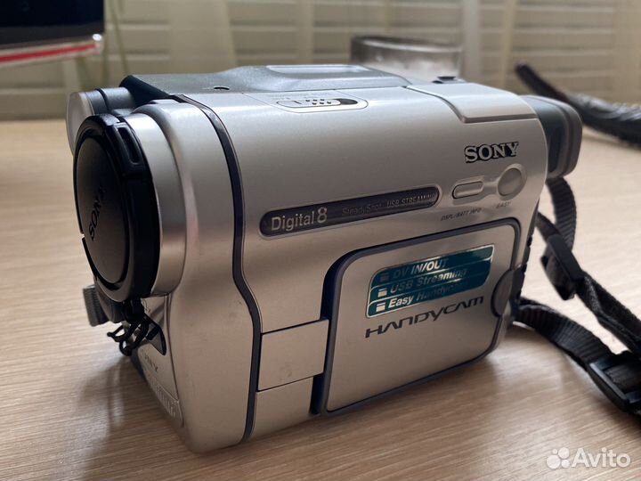 Продам видеокамеру sony digital8