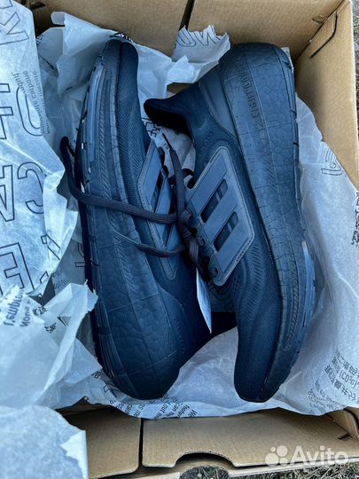 Adidas ultraboost light 12,5 us (45,5-46)