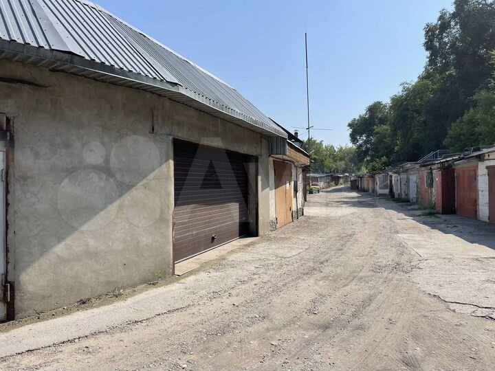 Гараж, > 30 м²