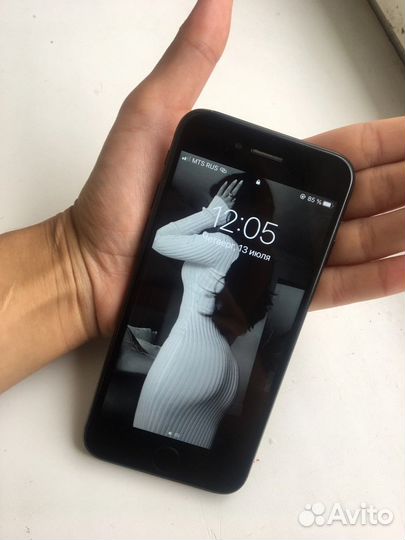 Телефон iPhone 7