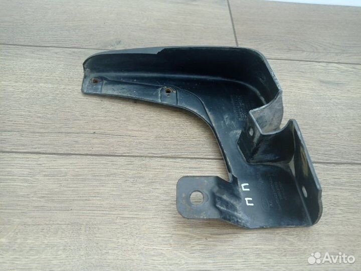 Брызговик передний правый Kia Cerato 1 седан G4FC