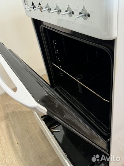 Электрическая плита с индукционными конфорками