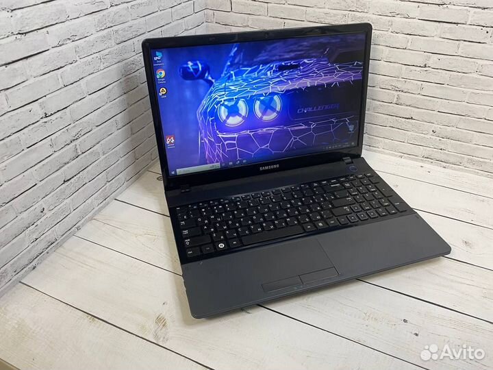 Игровой ноутбук Samsung I5/2видеокарты/8Gb/SSD+HDD