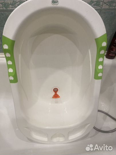 Отдам мобиль, погремушки, ванночку