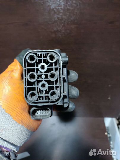 Блок клапанов пневмоподвески audi q7 cayenne