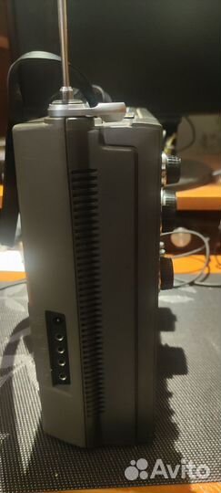 Радиоприемник Sony ICF-5900 в рабочем сост