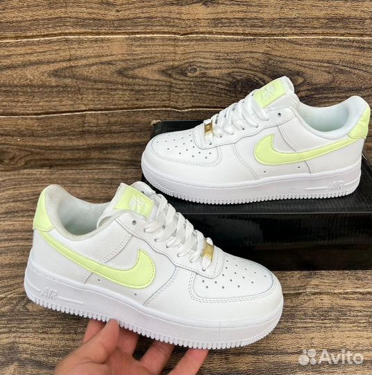 Новые кроссовки женские Nike Air Force белые