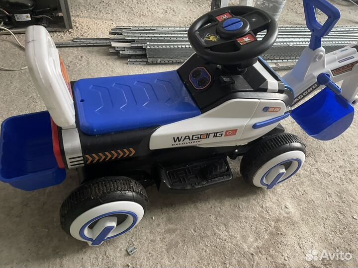 Детский электромобиль экскаватор