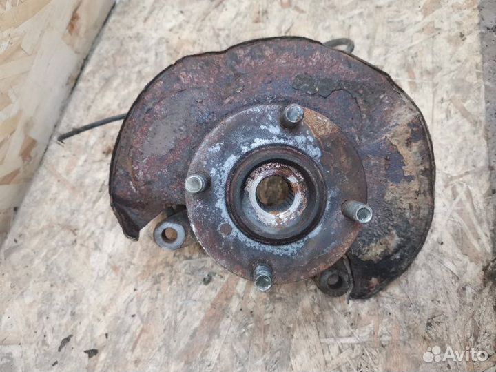 Кулак поворотный передний левый Suzuki Liana 1.6