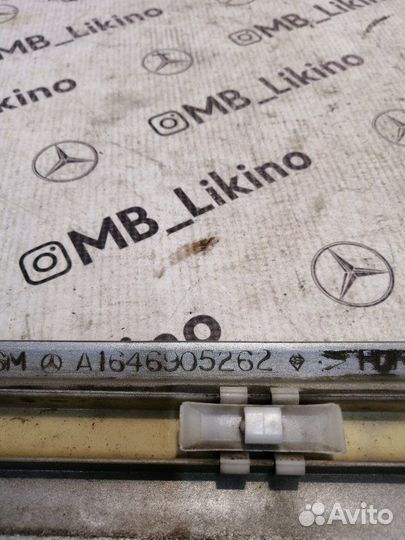 Молдинг двери передний правый Mercedes Ml W164