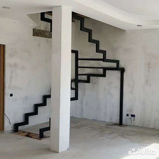 Металлический каркас лестницы
