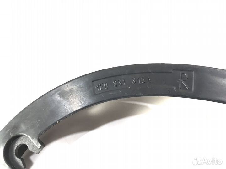 Крепление уплотнителя Audi A6 C6 Avant