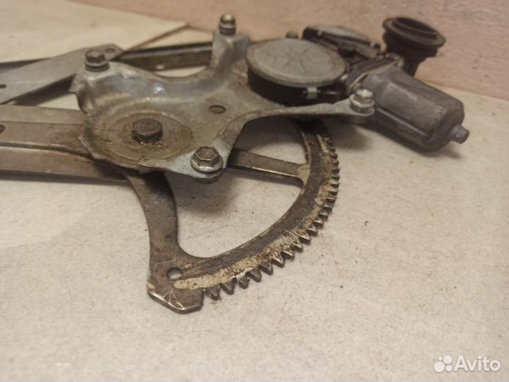 Стеклоподъемник электрический задний правый