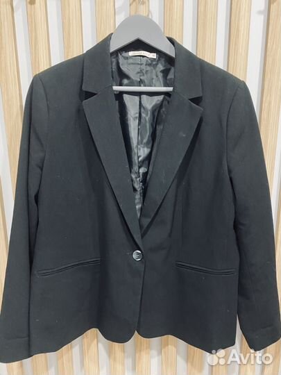 Пиджаки деловые черные 50-52