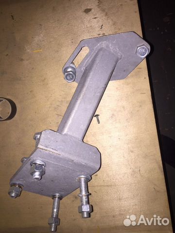 Кронштейн запасного колеса прицепа