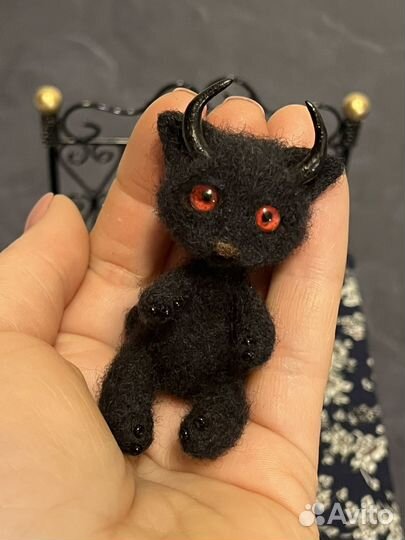 Игрушка брошка Фамильяр ручная работа