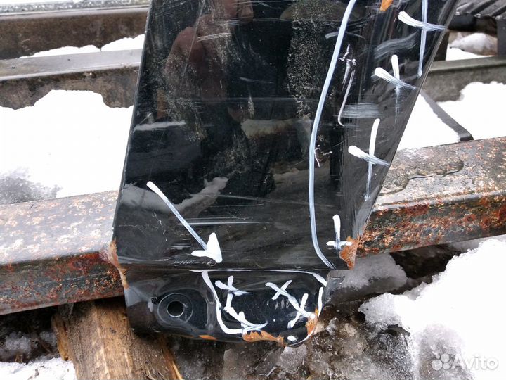 Крыло Toyota Land Cruiser