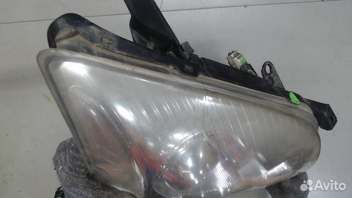 Фара (передняя) Toyota Avensis 2, 2004