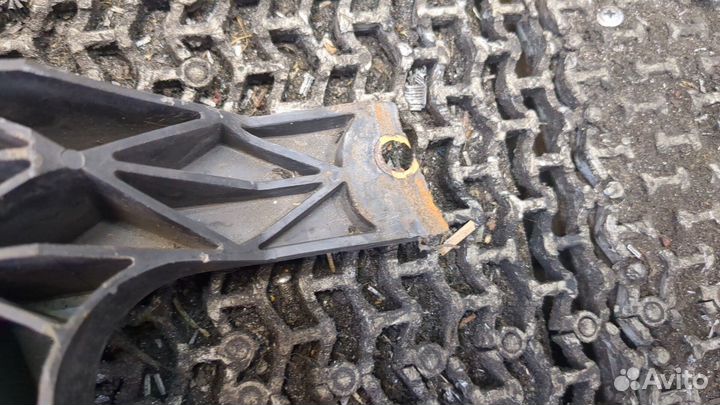 Вентилятор радиатора Nissan Elgrand, 1998