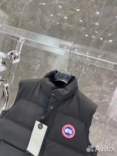 Жилетка Canada Goose на пуху 13278