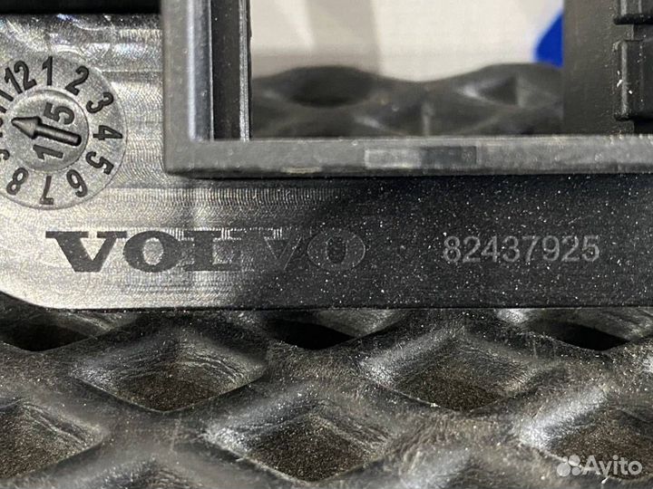 Кронштейн (крепление) левый Volvo FH4 82437925