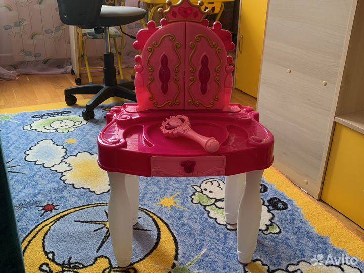 Туалетный столик для девочки