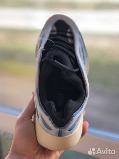 Кроссовки adidas yeezy boost 700