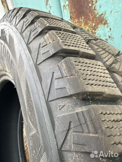 Bridgestone Blizzak DM-V2 255/70 R17