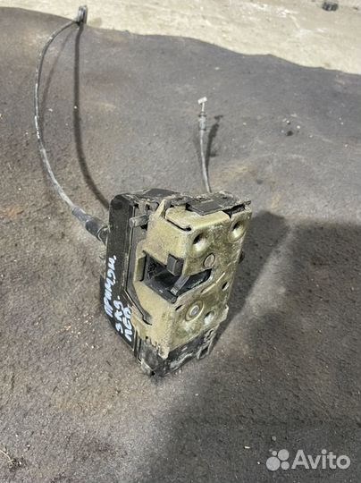 Замок задней левой двери Nissan Primera P12