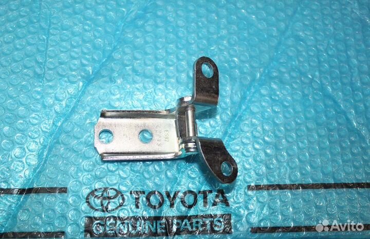 Петля задней двери низ Avensis, Auris, C-HR, Verso