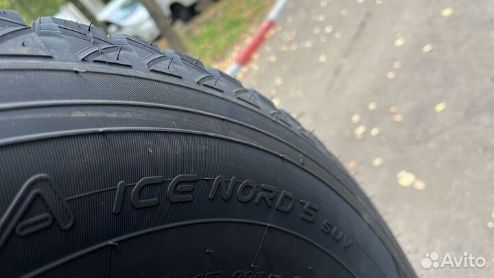 Maxxis NP5 Premitra Ice Nord 215/55 R17 98T