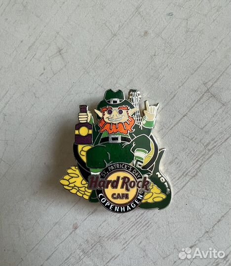 Значок hard rock cafe