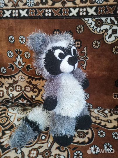 Вязаный енот