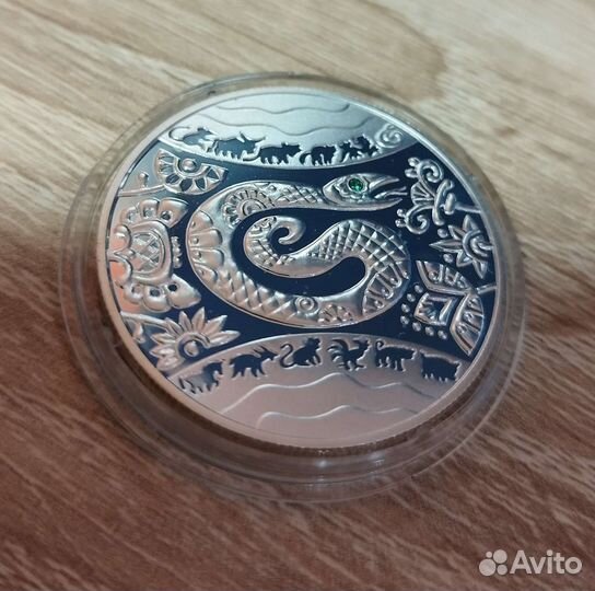 Монета серебро Год змеи