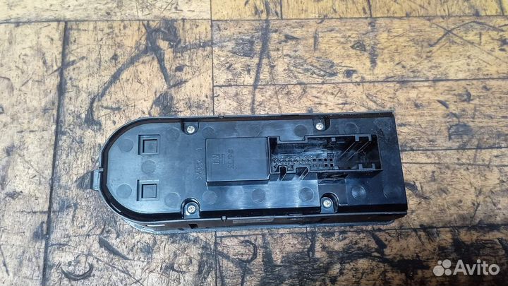 Блок управления стеклоподъемниками Opel Zafira B