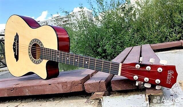 Гитара акустика светлая с красной окантовкой 7/8