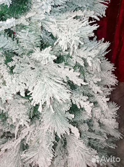 Елка искусственная заснеженная 210