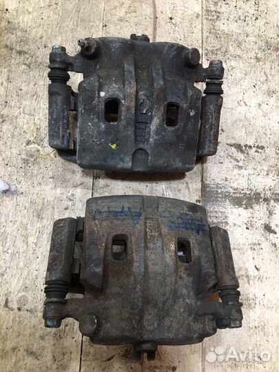 Суппорт тормозной передний Nissan X-trail 30