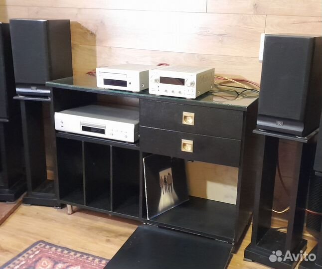 Стойка для Hi-Fi аппаратуры