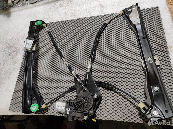 Стеклоподьемник передний правый Volkswagen Polo