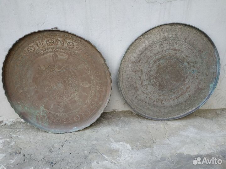 Подносы большие старинные, сито старинные, кувшин