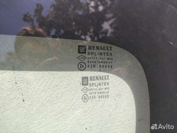 Стекло задней распашной двери Опель виваро