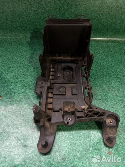 Площадка АКБ Volkswagen Passat 2008-2012