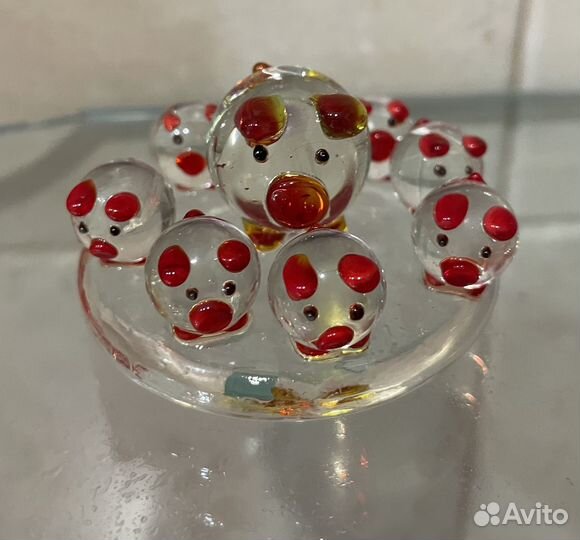 Сувенир из стекла свинка с поросятами