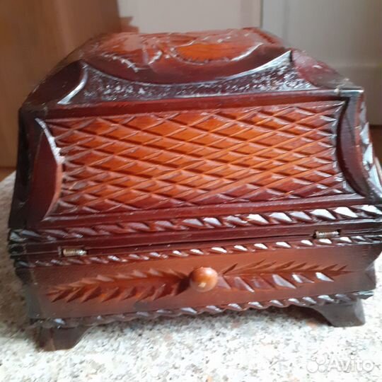 Шкатулка деревянная резная 18х16х15