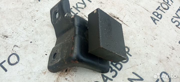 Отбойник резонатора Toyota Camry 40