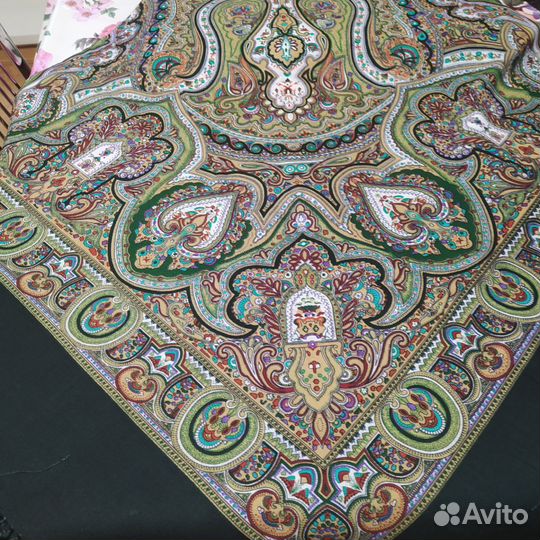 Павловопосадский платок 146х146 шерсть в шкатулке