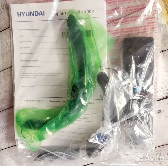Телевизор Hyundai новый с битым экраном