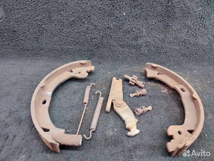 Колодки стояночного тормоза для Chrysler Grand Voy