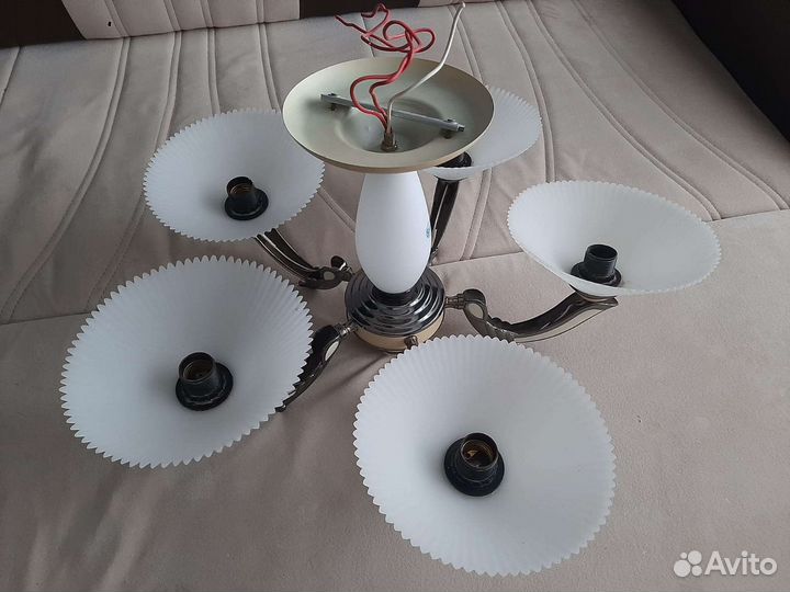 Продаётся люстра